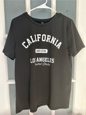 SHEIN Black Crewneck Tee with White Label